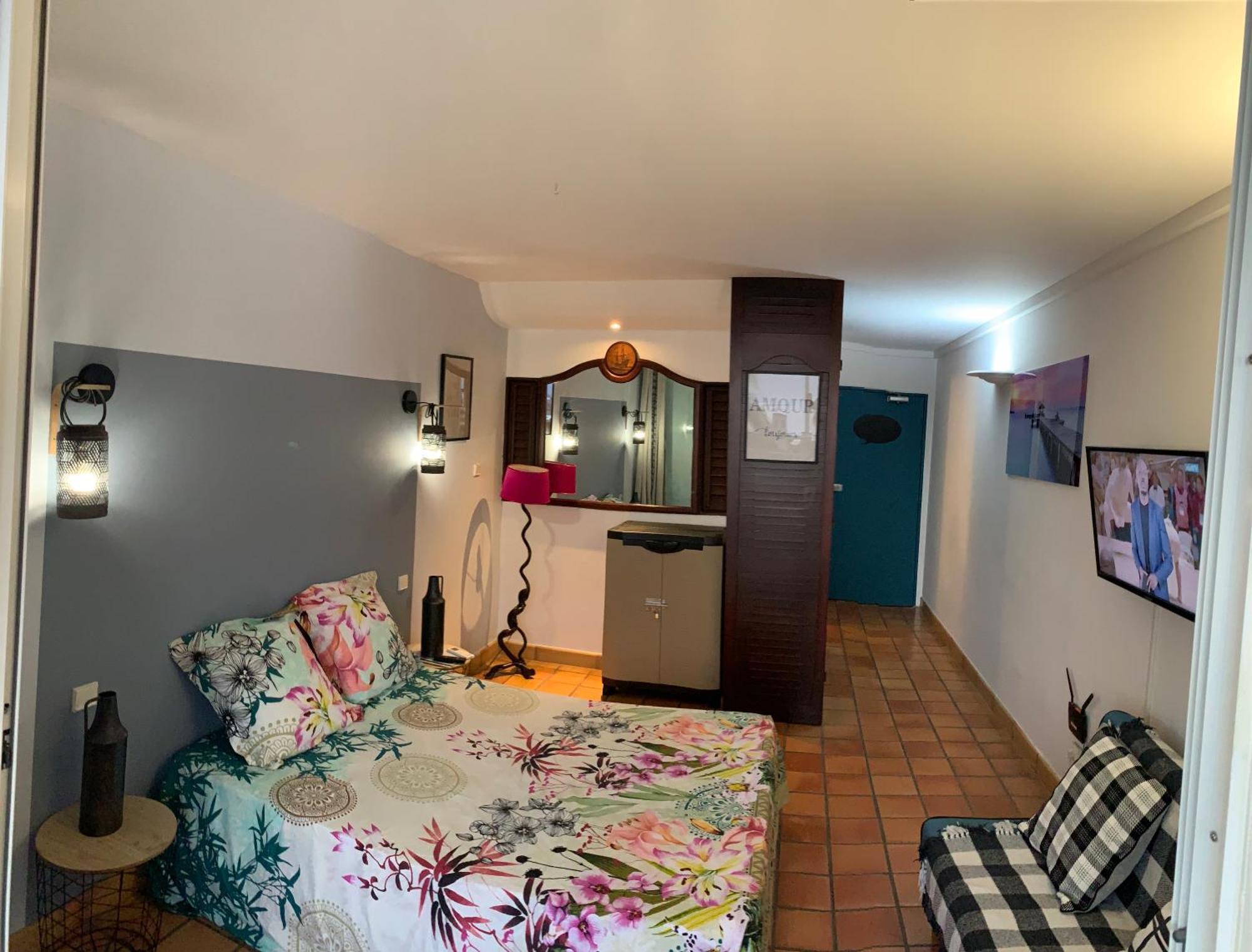 La Fraiche Rose Apartment La Trinite Luaran gambar